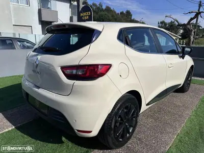 Renault Clio 2017 - 9900 EUR, 135702 km - AUTO.MOTO.pt - 135702km - foto 7 de 47