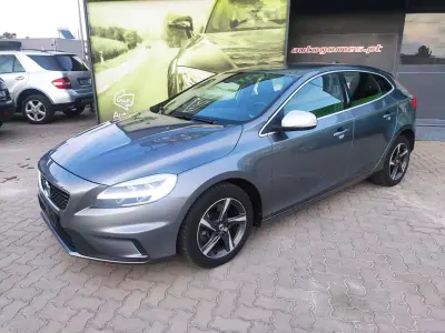 Volvo V40 2018 - 17500 EUR, 185000 km - AUTO.MOTO.pt - 185000km - foto 6 de 28
