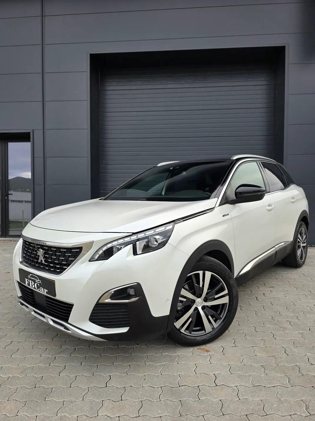 Peugeot 3008 2018 - 22290 EUR, 95000 km - AUTO.MOTO.pt - 95000km - foto 1 de 10