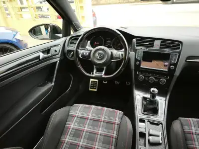 Volkswagen Golf 2014 - 19900 EUR, 160000 km - AUTO.MOTO.pt - 160000km - foto 27 de 34