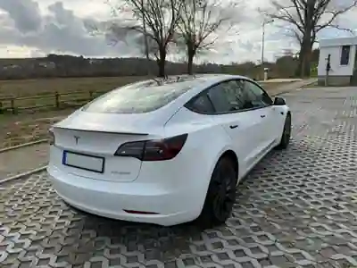Tesla Model 3 2022 - 33500 EUR, 70000 km - AUTO.MOTO.pt - 70000km - foto 21 de 30
