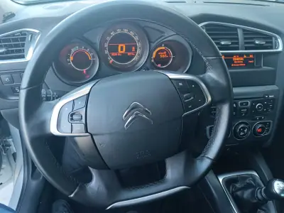 Citroën C4 2015 - 11500 EUR, 53000 km - AUTO.MOTO.pt - 53000km - foto 31 de 37