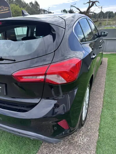 Ford Focus 2018 - 10900 EUR, 100000 km - AUTO.MOTO.pt - 100000km - foto 10 de 56