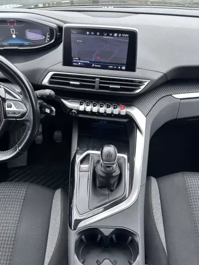 Peugeot 5008 2018 - 14900 EUR, 140000 km - AUTO.MOTO.pt - 140000km - foto 41 de 52