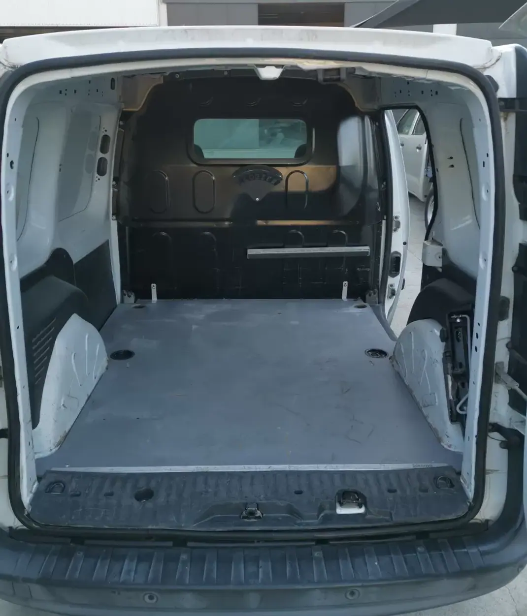 Renault Kangoo dCi 2019 - 10500 EUR, 164400 km - AUTO.MOTO.pt - 164400km - foto 5 de 8