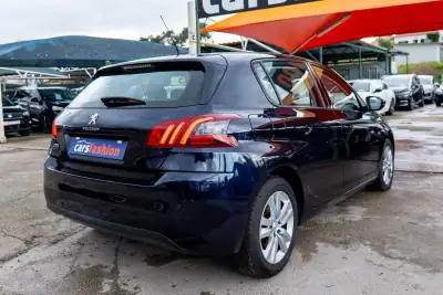 Peugeot 308 2018 - 12000 EUR, 185000 km - AUTO.MOTO.pt - 185000km - foto 15 de 17