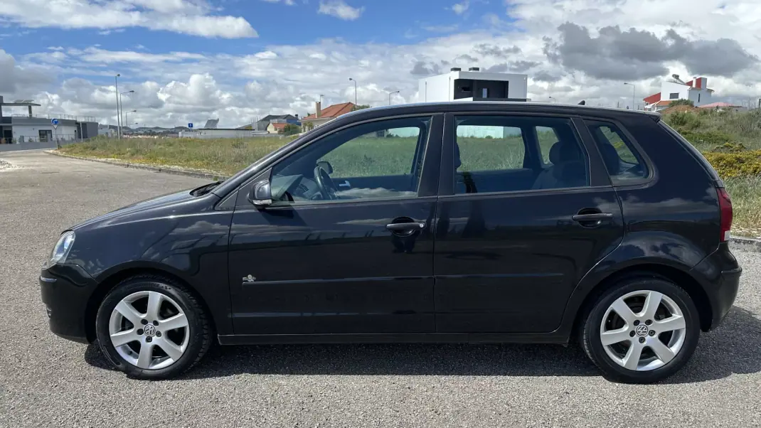 Volkswagen Polo 2009 - 4950 EUR, 202000 km - AUTO.MOTO.pt - 202000km - foto 4 de 18