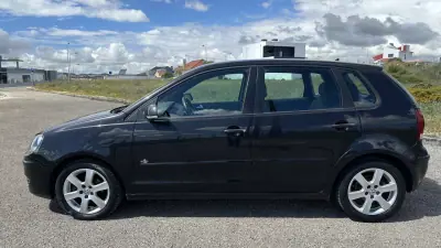 Volkswagen Polo 2009 - 4950 EUR, 202000 km - AUTO.MOTO.pt - 202000km - foto 4 de 18