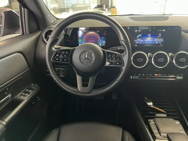 Mercedes-Benz GLA 250 2021 - 27600 EUR, 108896 km - AUTO.MOTO.pt - 108896km - foto 9 de 23