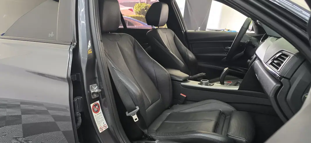 BMW 320 2013 - 21750 EUR, 170000 km - AUTO.MOTO.pt - 170000km - foto 42 de 51