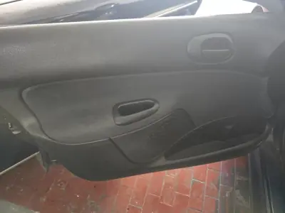 Peugeot 206 2004 - 1800 EUR, 276500 km - AUTO.MOTO.pt - 276500km - foto 9 de 18