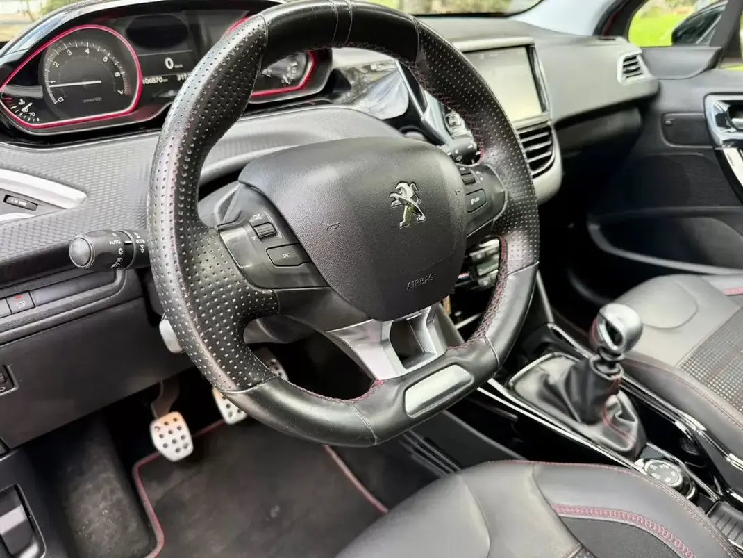 Peugeot 2008 2017 - 9990 EUR, 107000 km - AUTO.MOTO.pt - 107000km - foto 18 de 42