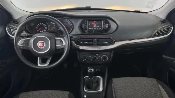 Fiat Tipo Sedan 2016 - 6999 EUR, 99000 km - AUTO.MOTO.pt - 99000km - foto 6 de 12