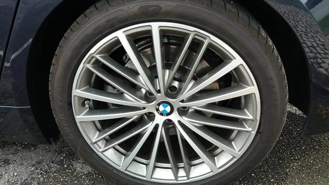 BMW 520 2017 - 28000 EUR, 95000 km - AUTO.MOTO.pt - 95000km - foto 14 de 15