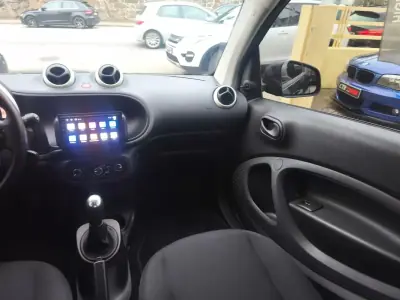 Smart Fortwo Cabrio 2016 - 9900 EUR, 76000 km - AUTO.MOTO.pt - 76000km - foto 21 de 24