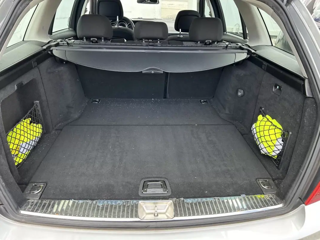 Mercedes-Benz C 180 2014 - 14500 EUR, 206850 km - AUTO.MOTO.pt - 206850km - foto 8 de 13