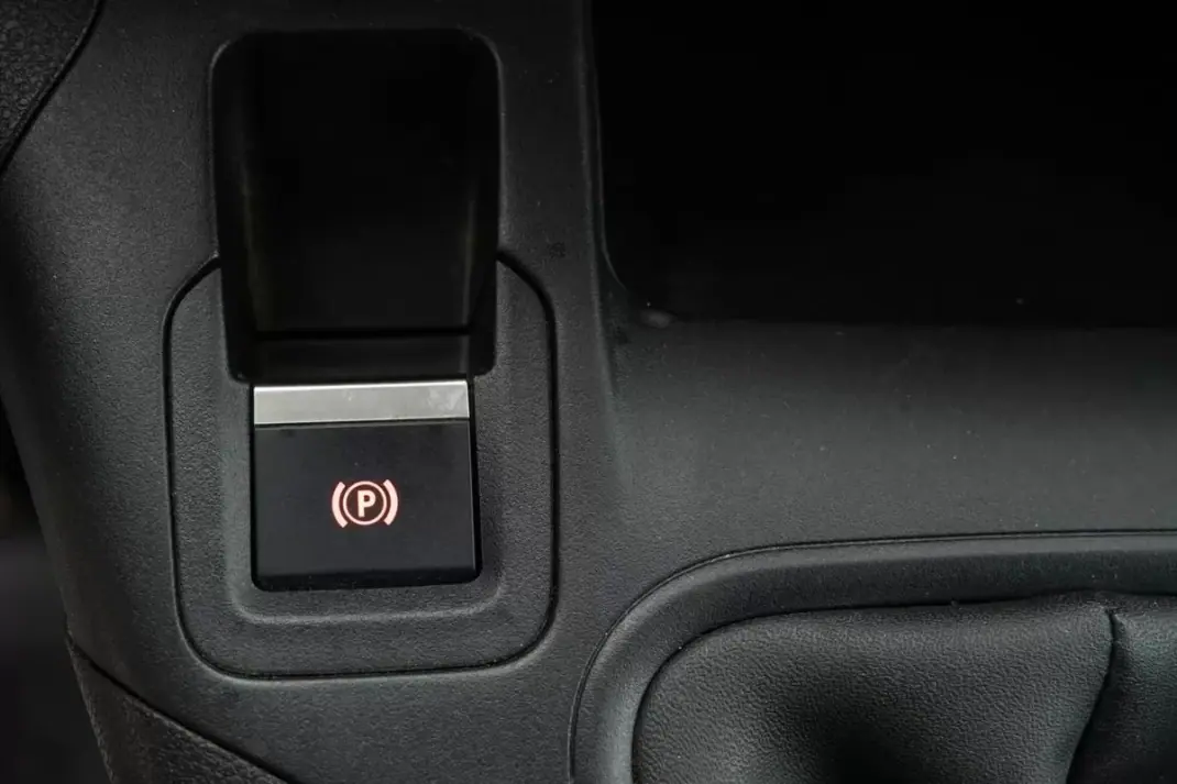 Opel COMBO 2020 - 14800 EUR, 138240 km - 138240km - foto 8 de 23