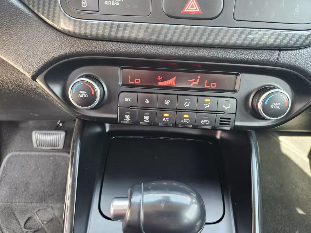 Kia Carens 2018 - 17700 EUR, 104900 km - 104900km - foto 38 de 52