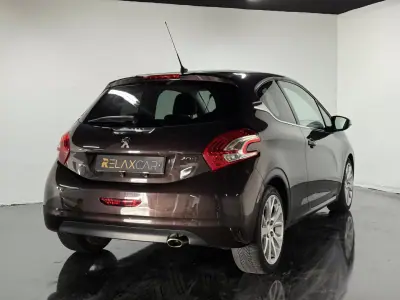 Peugeot 208 2012 - 6500 EUR, 236500 km - AUTO.MOTO.pt - 236500km - foto 2 de 21
