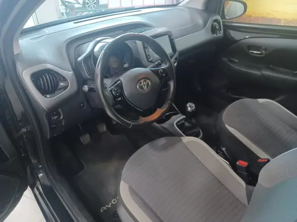 Toyota Aygo 2019 - 10890 EUR, 84853 km - AUTO.MOTO.pt - 84853km - foto 10 de 27