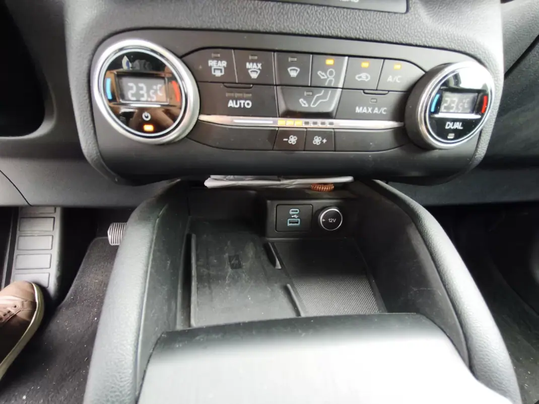 Ford Kuga 2020 - 19900 EUR, 107816 km - 107816km - foto 13 de 16