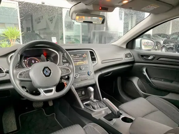 Renault Mégane Sport Tourer 2019 - 16900 EUR, 95084 km - AUTO.MOTO.pt - 95084km - foto 5 de 19