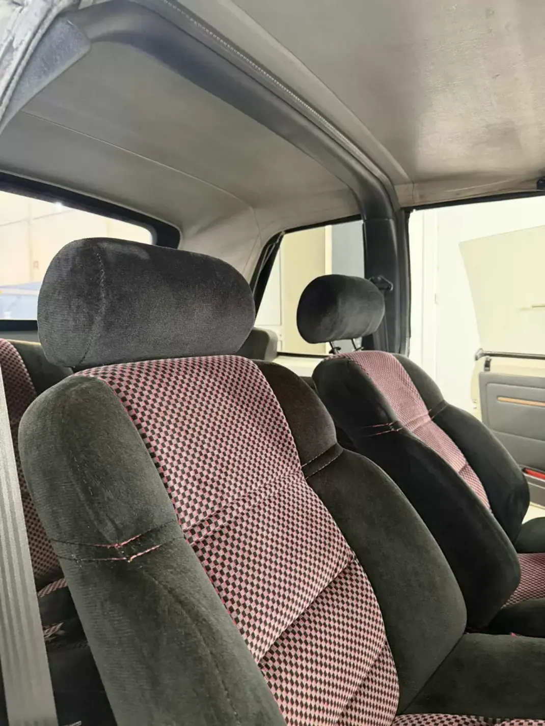 Peugeot 205 Cabrio 1987 - 8980 EUR, 170000 km - AUTO.MOTO.pt - 170000km - foto 4 de 9