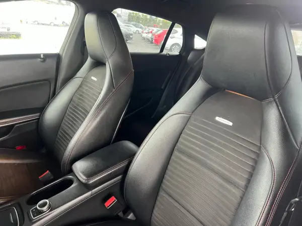 Mercedes-Benz CLA 220 2018 - 22000 EUR, 136295 km - AUTO.MOTO.pt - 136295km - foto 9 de 15
