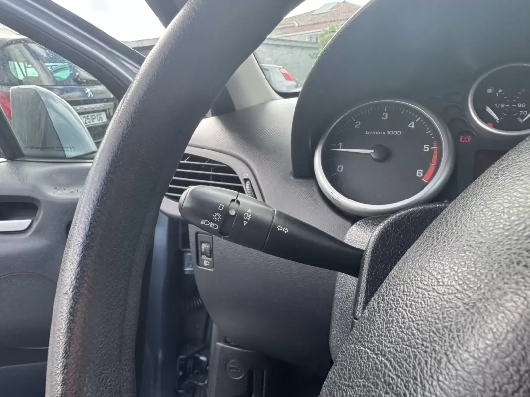Peugeot 207 2007 - 4950 EUR, 245366 km - AUTO.MOTO.pt - 245366km - foto 9 de 20