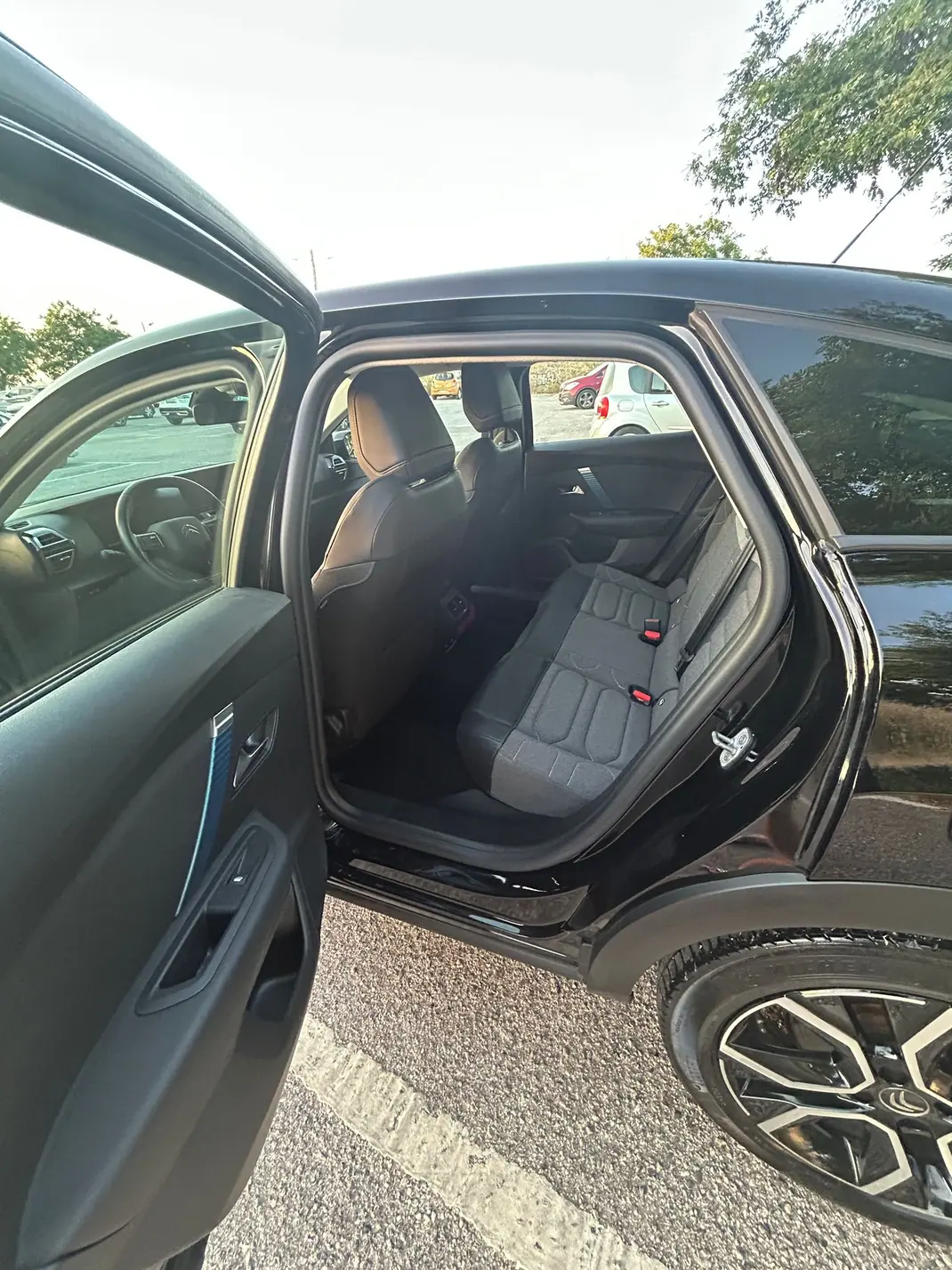 Citroën e-C4 2022 - 19250 EUR, 43300 km - AUTO.MOTO.pt - 43300km - foto 10 de 16