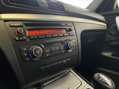 BMW 120 2011 - 12990 EUR, 239000 km - AUTO.MOTO.pt - 239000km - foto 11 de 36