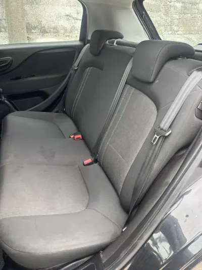 Fiat Punto Evo 2015 - 4500 EUR, 135000 km - AUTO.MOTO.pt - 135000km - foto 16 de 17