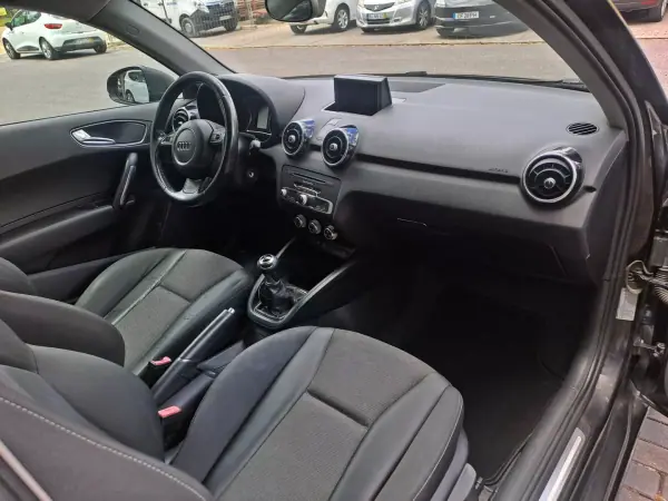 Audi A1 2012 - 8990 EUR, 206000 km - AUTO.MOTO.pt - 206000km - foto 20 de 20