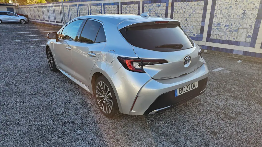 Toyota Corolla 2023 - 25900 EUR, 52000 km - AUTO.MOTO.pt - 52000km - foto 5 de 14