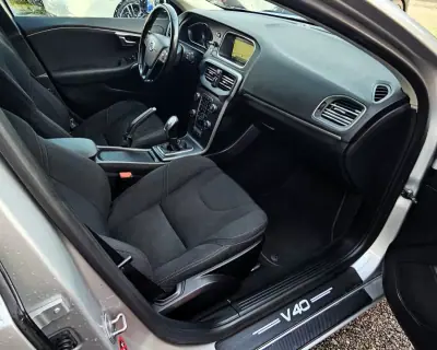 Volvo V40 2014 - 11500 EUR, 154200 km - AUTO.MOTO.pt - 154200km - foto 6 de 20