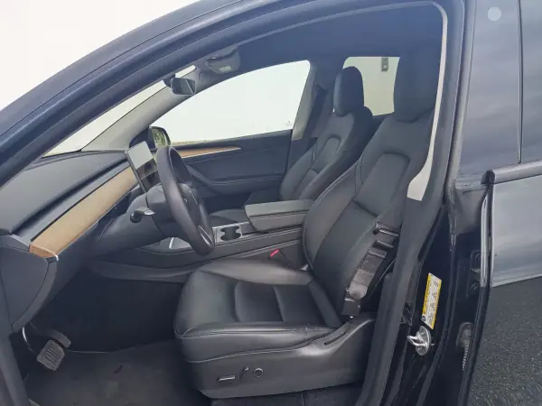 Tesla Model Y 2022 - 33990 EUR, 101500 km - 101500km - foto 11 de 18
