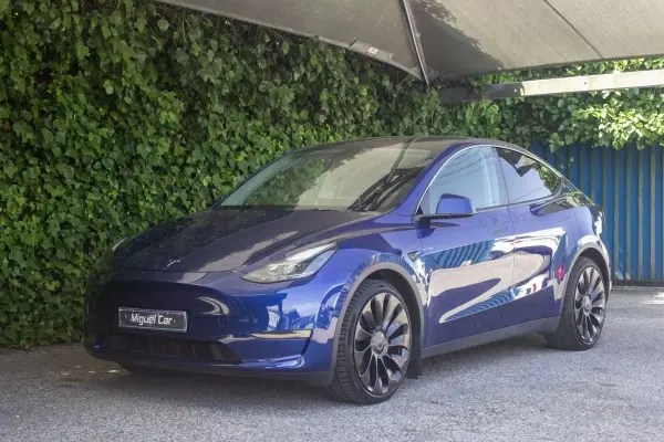 Tesla Model Y 2021 - 32500 EUR, 97400 km - AUTO.MOTO.pt - 97400km - foto 3 de 17