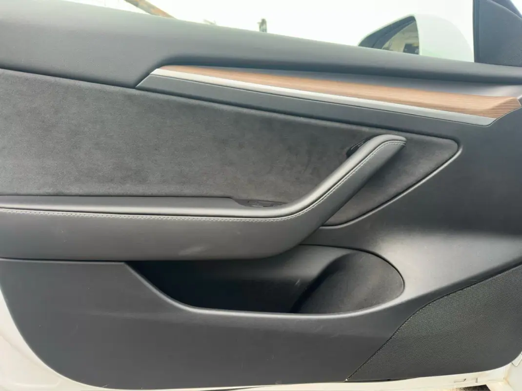 Tesla Model 3 2021 - 29900 EUR, 69729 km - AUTO.MOTO.pt - 69729km - foto 12 de 19