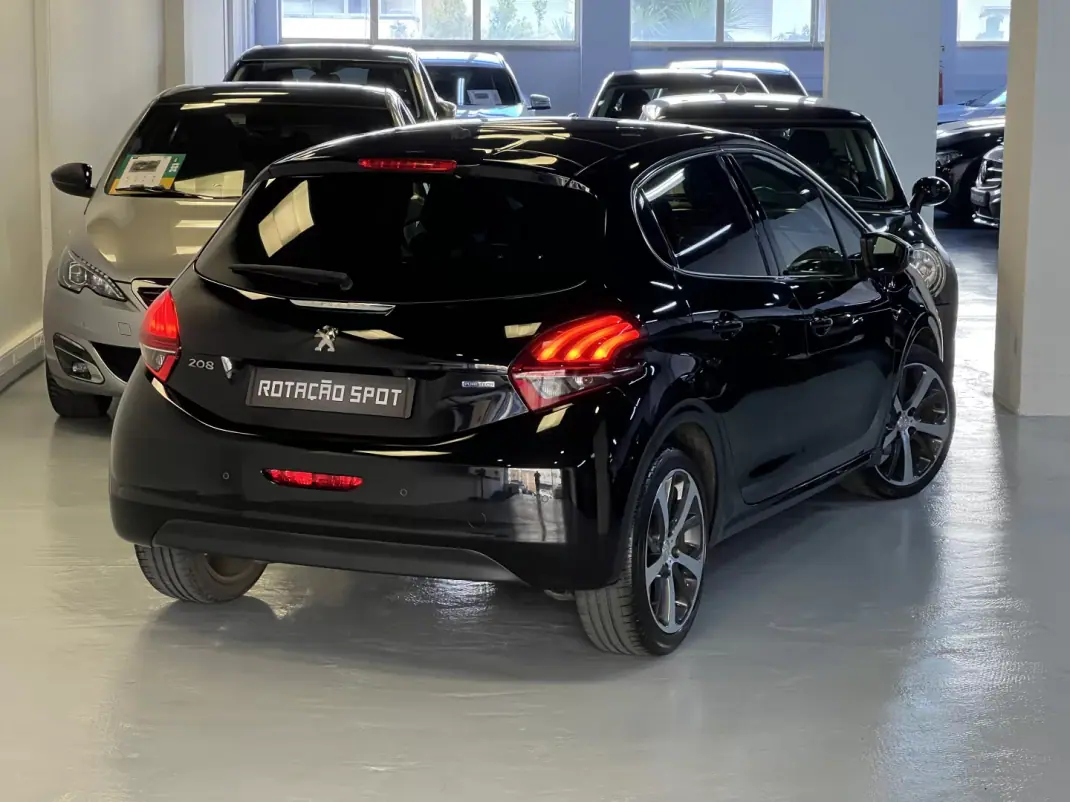 Peugeot 208 2016 - 9990 EUR, 99000 km - AUTO.MOTO.pt - 99000km - foto 2 de 46