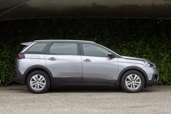 Peugeot 5008 2019 - 16900 EUR, 272000 km - AUTO.MOTO.pt - 272000km - foto 6 de 18