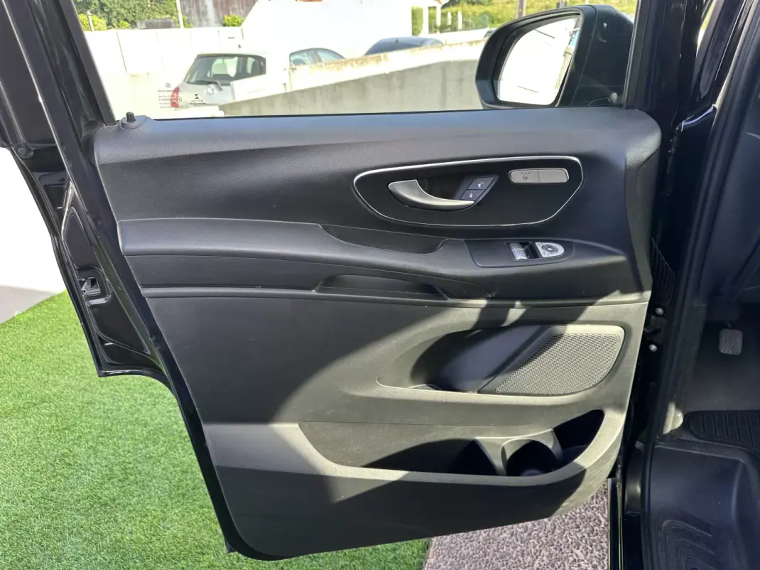 Mercedes-Benz Vito Tourer 2015 - 24900 EUR, 320000 km - AUTO.MOTO.pt - 320000km - foto 25 de 57