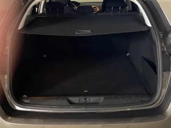 Peugeot 308 SW 2019 - 14500 EUR, 76190 km - AUTO.MOTO.pt - 76190km - foto 7 de 15