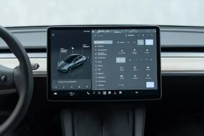 Tesla Model 3 2023 - 31950 EUR, 88000 km - 88000km - foto 32 de 48