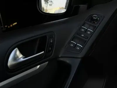 Volkswagen Tiguan 2016 - 16990 EUR, 190300 km - AUTO.MOTO.pt - 190300km - foto 21 de 34