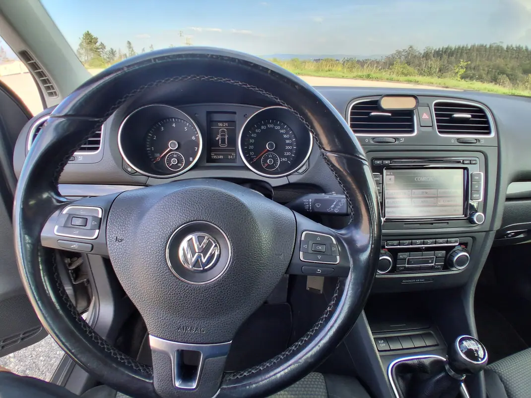 Volkswagen Golf 2010 - 6999 EUR, 195500 km - AUTO.MOTO.pt - 195500km - foto 9 de 20