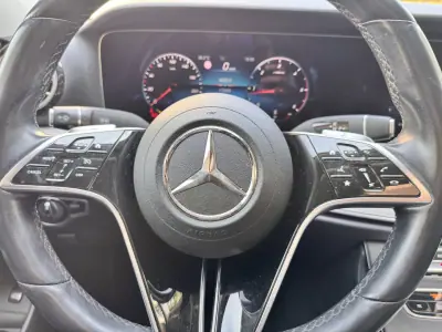 Mercedes-Benz E 220 2022 - 34500 EUR, 173176 km - AUTO.MOTO.pt - 173176km - foto 13 de 27