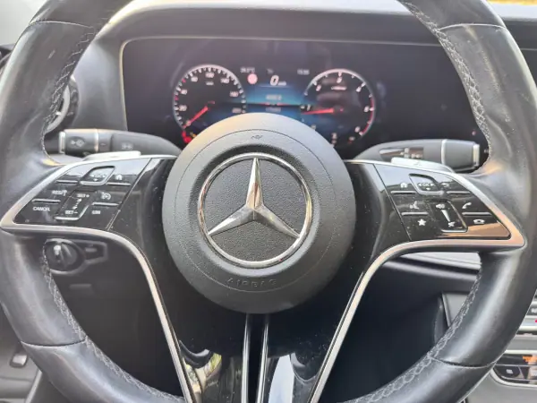 Mercedes-Benz E 220 2022 - 34500 EUR, 173176 km - AUTO.MOTO.pt - 173176km - foto 13 de 27