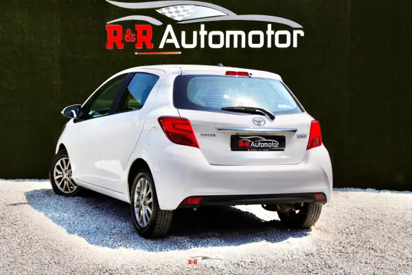 Toyota Yaris 2016 - 8750 EUR, 266000 km - AUTO.MOTO.pt - 266000km - foto 2 de 27