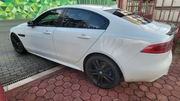 Jaguar XE 2016 — foto 3 de 12