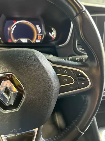 Renault Mégane 2019 - 14250 EUR, 135000 km - AUTO.MOTO.pt - 135000km - foto 18 de 37